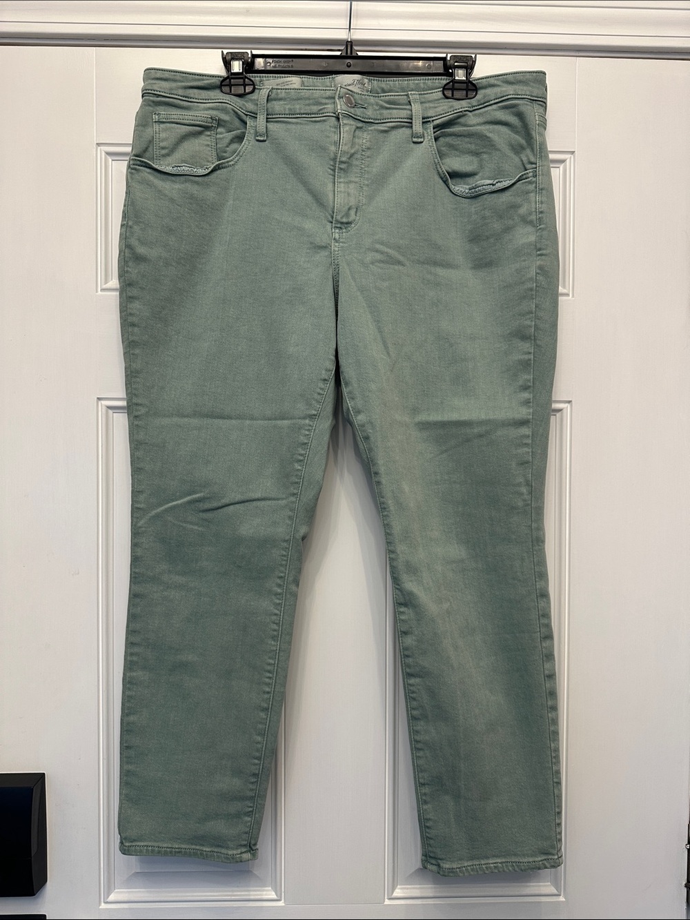 Universal Thread Women's Straight Leg Jeans in Sage